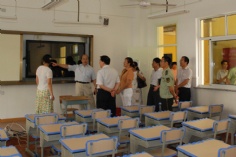 活动 2012.8.30 普陀区区长孙荣乾等领导视察曹杨实验小学