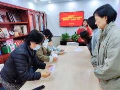 活动 2025.1.20 宏泉党工代表赴共建社区开展冬送温暖慰问困难家庭活动