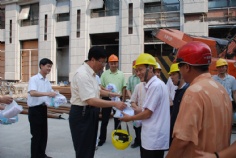 活动 2007.7.24 夏斯德宏泉丽笙酒店工地慰问
