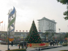 梅川路 欧亚 商业休闲街