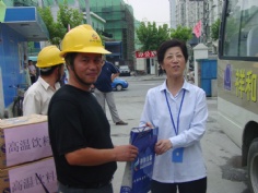 活动 2006.7.21 王总慰问员工