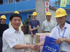 活动 2006.7.21 王总慰问员工