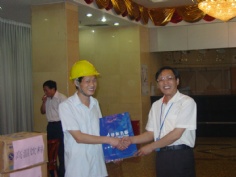活动 2006.7.21 王总慰问员工