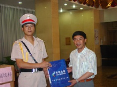 活动 2006.7.21 王总慰问员工