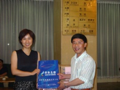 活动 2006.7.21 王总慰问员工