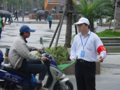 活动 2006.10.26 领导们作维持交通秩序志愿者