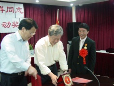 活动 会议 2006.5.1 王总获全国五一劳动奖章 五一区3套班子祝贺王总