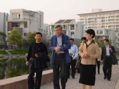 访问 2004.4 建设部来访