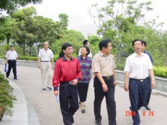 访问 2004.8.24 宝山区领导访问