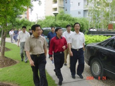 访问 2004.8.24 宝山区领导访问