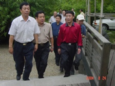 访问 2004.8.24 宝山区领导访问