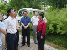 访问 2004.8.24 宝山区领导访问