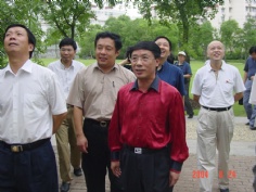 访问 2004.8.24 宝山区领导访问