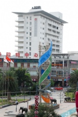 梅川路 欧亚 商业休闲街