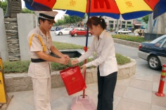 活动 慰问 2009.07.15 高温慰问