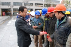 活动 2010.02.11 王总新春慰问工人