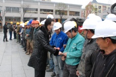 活动 2010.02.11 王总新春慰问工人