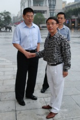 2010.7.13 慰问世博自愿者服务队 普陀区新的社会阶层代表人士