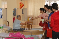 活动 2010.9.19 第一党支部中秋节慰问福利院