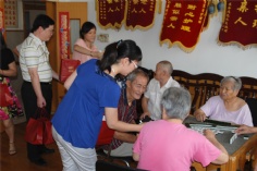 活动 2010.9.19 第一党支部中秋节慰问福利院