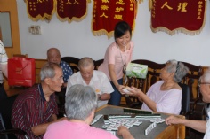 活动 2010.9.19 第一党支部中秋节慰问福利院