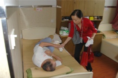 活动 2010.9.19 第一党支部中秋节慰问福利院