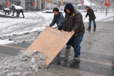 活动 2011.1.20 集团员工梅川路扫雪