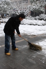 活动 2011.1.20 集团员工梅川路扫雪