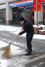 活动 2011.1.20 集团员工梅川路扫雪