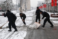 活动 2011.1.20 集团员工梅川路扫雪