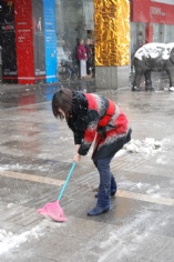 活动 2011.1.20 集团员工梅川路扫雪