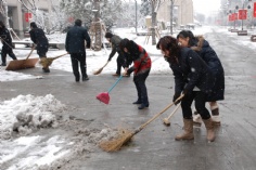 活动 2011.1.20 集团员工梅川路扫雪