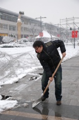 活动 2011.1.20 集团员工梅川路扫雪
