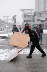 活动 2011.1.20 集团员工梅川路扫雪