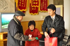 活动 2011.1.27 第一党支部活动 慰问敬老院老人