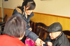 活动 2011.1.27 第一党支部活动 慰问敬老院老人