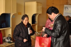 活动 2011.1.27 第一党支部活动 慰问敬老院老人