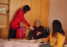 活动 2011.1.27 第一党支部活动 慰问敬老院老人