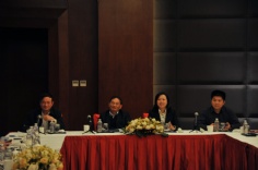 会议 2011.1 吴桂玲总裁与市工商联党组书记季晓东参加市工商联民营企业家研修班活动