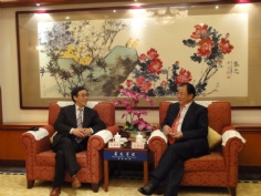 会议 2011.1 王岳祥董事长受威海市委书记接见