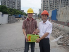 活动 2011.7.13 高层高温慰问 视察工地