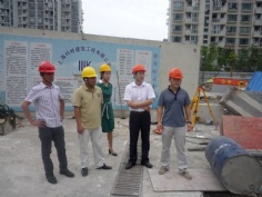 活动 2011.7.13 高层高温慰问 视察工地