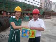 活动 2011.7.13 高层高温慰问 视察工地