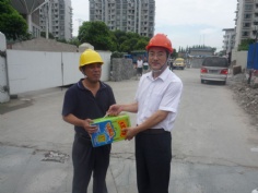 活动 2011.7.13 高层高温慰问 视察工地