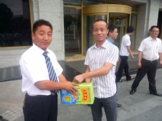 活动 2011.7.13 高层高温慰问 视察工地