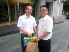 活动 2011.7.13 高层高温慰问 视察工地
