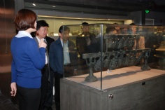 活动 2013.3.22 普陀区副区长裴琦陪同哈尔滨外道区党政代表团参观梅川路休闲街及祥和博物馆