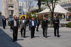 活动 2013.3.22 普陀区副区长裴琦陪同哈尔滨外道区党政代表团参观梅川路休闲街及祥和博物馆