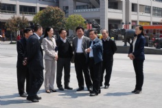 活动 2013.3.22 普陀区副区长裴琦陪同哈尔滨外道区党政代表团参观梅川路休闲街及祥和博物馆