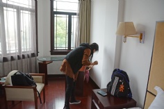 2015.12.9 第一党支部和第四党支部联合开展文明生产大扫除活动